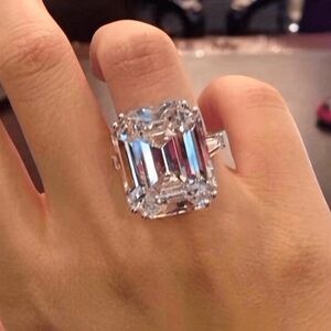 Silver Cubic Zirconia Dazzling size 7 Ring